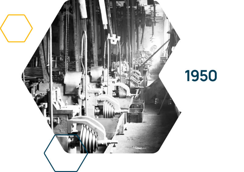 Transmission (device for power transfer from a drive system to multiple working machines)